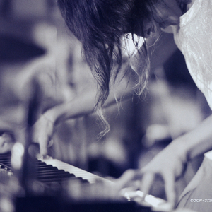 男人边吃奶边挵进去呻吟免费
